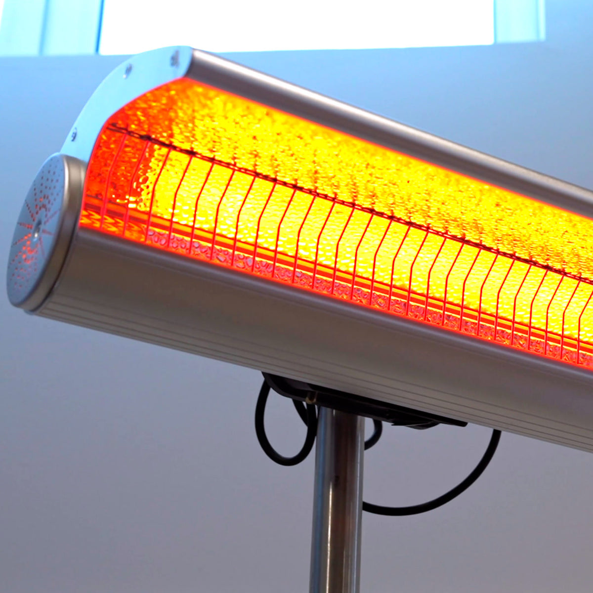 SINED Riscaldatore infrarossi da parete 2000 W con riflettore orientato — vista 5
